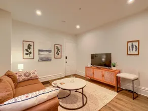 Charming State St 1 Bedroom w/ Free Parking! 1R - Image 2