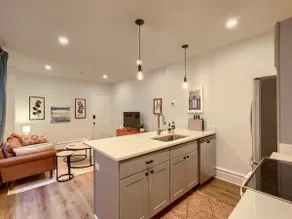 Charming State St 1 Bedroom w/ Free Parking! 1R - Image 4