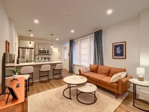 Charming State St 1 Bedroom w/ Free Parking! 1R - Image 3