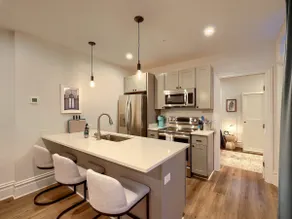 Charming State St 1 Bedroom w/ Free Parking! 1R - Image 5