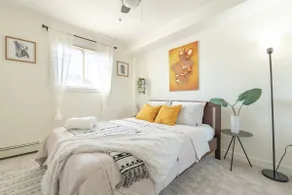 Charming 1-BR w/ A/C | Free Parking | Downtown YYC - Image 2