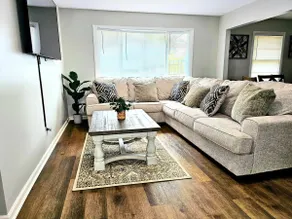 Luxury 4 Bed Room Near Stadium - Image 3