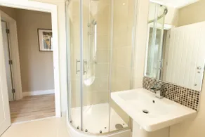 The Klimt- 1Bd Stylish Ap - Gold Short Term Stays - Image 4