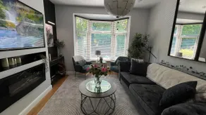 Stylish home close to Arena - Image 2