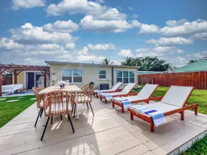 Pool table! Fire Pit! 10 min to beach! Pets! - Image 5