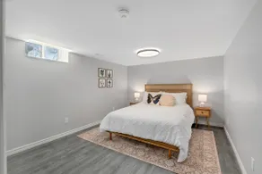 Cozy 2BR w/ Parking, mins from Highway & Chrysler - Holiday Home - Image 3