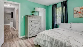 Cozy Oasis for Your Next Getaway - Image 5