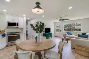 KING Bed•Prime Location•Fast WiFi•Cajun Luxury - Image 2