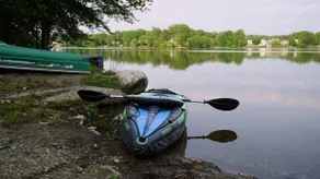 Peaceful lake and woodland retreat - Image 2