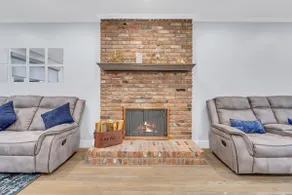 Modern Home w. Large Dining Area | Playset & WiFi - Image 3
