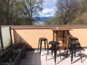 Vic&Sunny's lake view apartment - Image 3