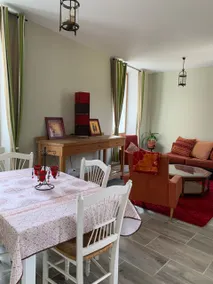 Comfortable Cocoon House with Private Enclosed Garden - Image 2