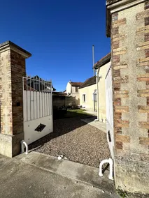 Comfortable Cocoon House with Private Enclosed Garden - Image 4