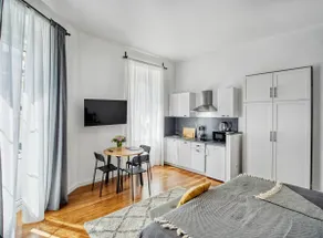 Berry Berry Studio Apartment With Balcony - Image 3