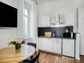 Berry Berry Studio Apartment With Balcony - Image 4