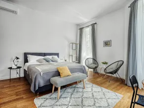 Berry Berry Studio Apartment With Balcony - Image 2
