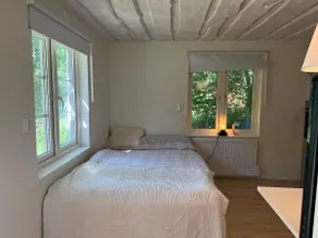 Small cozy guesthouse near lake. - Image 2