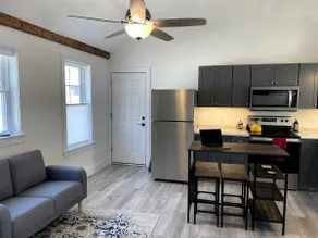 Gurdy's Getaway-Downtown 1 BDRM - Image 2