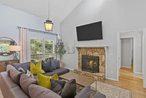 Cozy Chic Dtwn Woodstock - Image 3