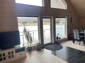 Cabin with amazing location - Image 2