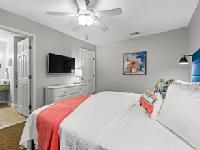 King Bed! Fun & Fresh Villa 2m to beach! No Stairs - Image 5