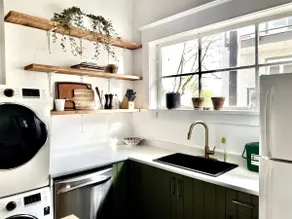 *Charming high-ceiling Home in South Van w/YARD! - Image 2