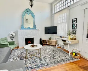 *Charming high-ceiling Home in South Van w/YARD! - Image 3