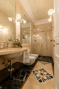 Luxury Apartment in Italy - Image 3