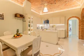 Luxury Apartment in Italy - Image 4
