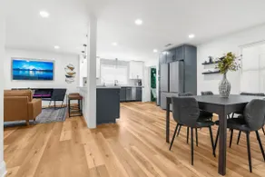 Spacious Uptown Retreat w/ Jacuzzi - Image 2