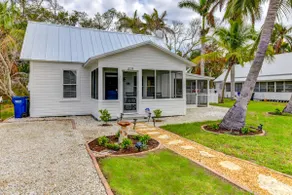 Historic Bungalow 1 mi from Anna Maria Island - Image 2