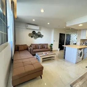 Urban Luxury Apartment - Image 2