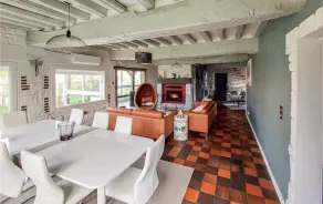 Property with Seine view and outdoor pool - Image 3