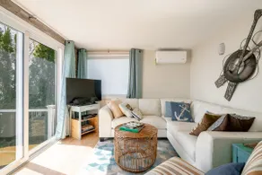Lakefront Family Getaway-beach nearby - Image 4
