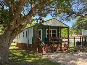 Stunning Tiny Home w/lake access - Image 2