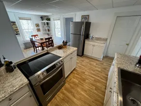 3Bed Apt 5 Mins to i89, w/ off street parking! - Image 3