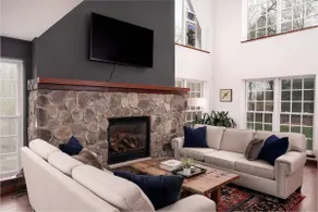 Large Private Lakefront Home *Dogs Ok - Image 3