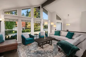 Beautiful & Spacious 4 Bed w/ AC, 2 living rooms - Image 3