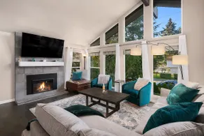 Beautiful & Spacious 4 Bed w/ AC, 2 living rooms - Image 2
