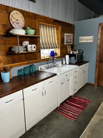 The Blue Possum Lodge - Image 4