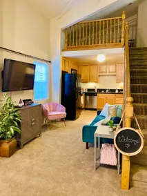 Charming 2-story boutique hillside cottage! - Image 2