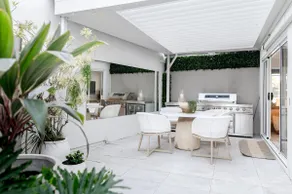 Stunning coastal townhouse with waterfront views - Image 4