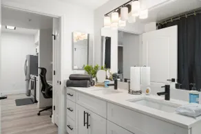 Luxury Comfy Spacious Condo near Downtown Chandler - Image 5
