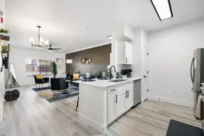 Luxury Comfy Spacious Condo near Downtown Chandler - Image 2