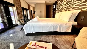 The Junior Suite - La Maison Espagnole Aparthotel - Image 5