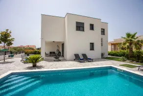 Luxury villa for 6 with a private pool - Image 2