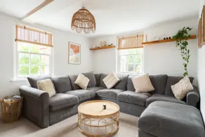 Country townhouse w/King Bed 3mins from train - Image 3