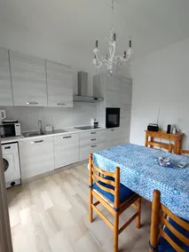 Apartment with a terrace facing the sea - Image 3