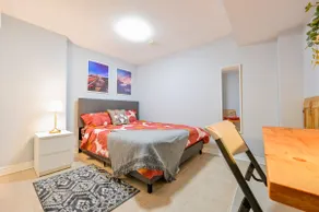 Stylish 2BR: w/free parking & streaming! - Image 4
