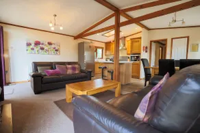Devon Comfort Lodge with Hot Tub - Spa Resort in Devon - Image 3